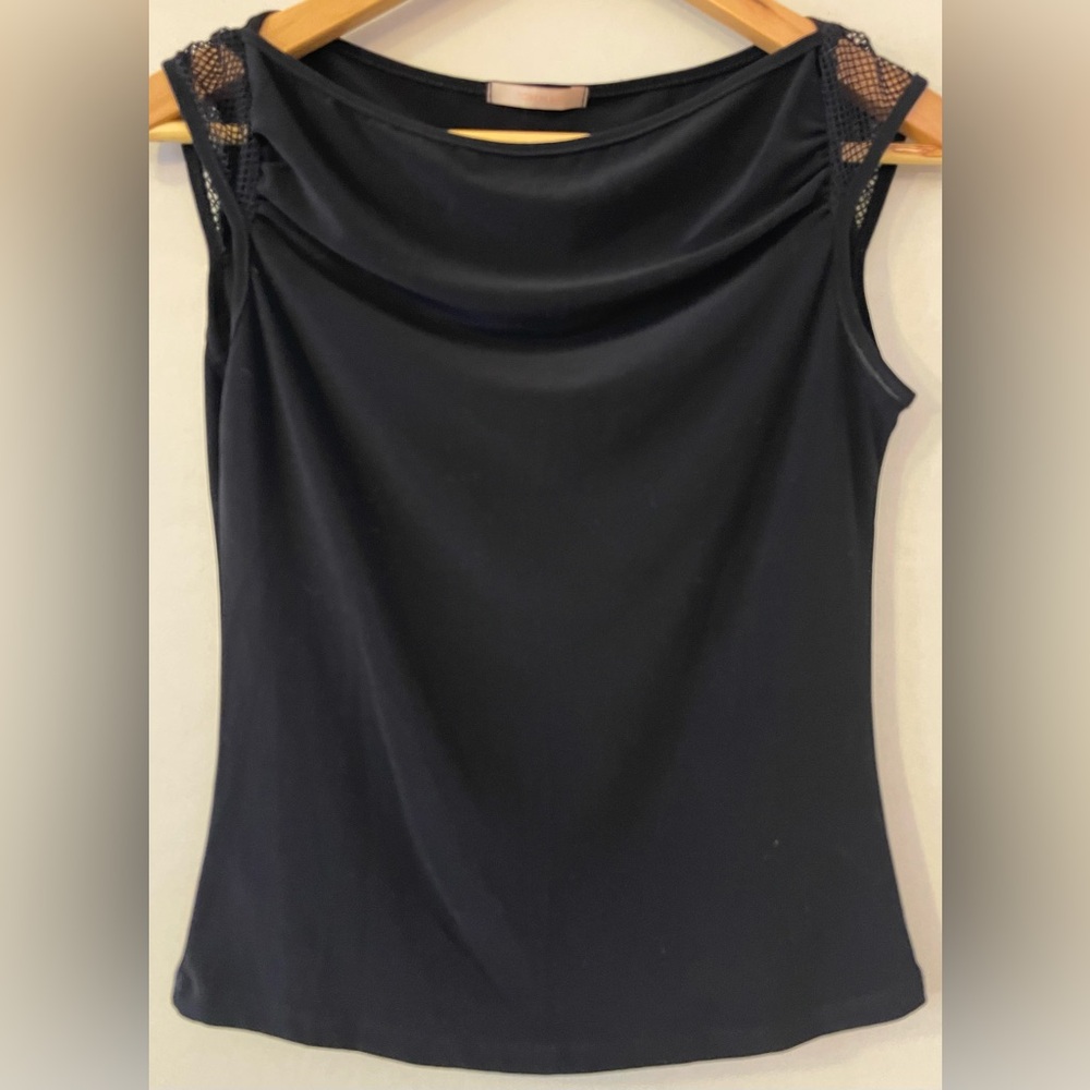 Forever 21💕Black Polyester Spandex Top w/Fishnet Cap Sleeves (M)